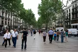 Достопримечательности Барселоны: пешеходная улица Рамбла