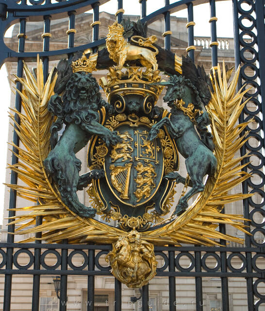 Букингемский дворец, герб Великобритании