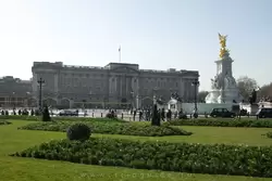 Мемориал королевы Виктории и Букингемский дворец