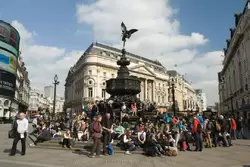 Площадь Пикадилли в Лондоне