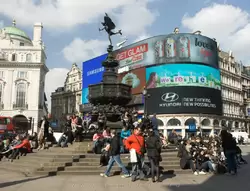 Площадь Пикадилли и рекламный щит