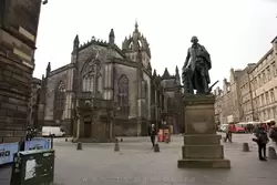 Памятник Адаму Смиту в Эдинбурге