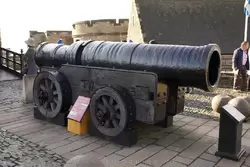 Пушка Монс Мэг (Mons Meg) в Эдинбурге