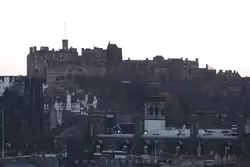 Вид на замок Эдинбурга на закате