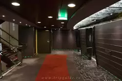 Лестиницы и лифты в носовой части