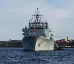 Китайское военное судно снабжения «Цзяндаоху» (<span lang=en>Qian Dao Hu</span>)