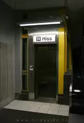 Многие станции метро оборудованы лифтом