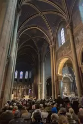 Центральный неф 11 века — церковь Сен-Жермен-де-Пре в Париже