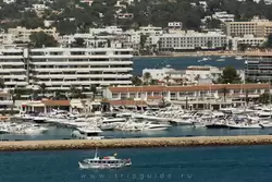 Стоянка частных яхт в порту Ибица