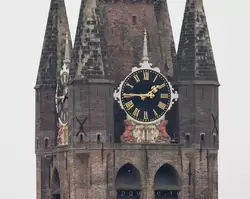 Часы на башне Старой церкви Делфта