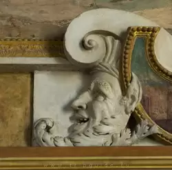 Барельеф из стукко (искусственный мрамор) — Галерея Франциска I в Фонтенбло