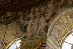 Фреска «Три грации, танцующие перед богами» Николо делль Абате по эскизам Приматиччо — Бальный зал