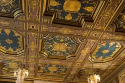 Залы Людовика Святого — потолок из позолоченного папье-маше