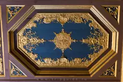 Залы Людовика Святого — потолок из позолоченного папье-маше