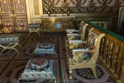 Кресла со сфинксами работы мастерской Братьев Жакоб — дворец Фонтенбло
