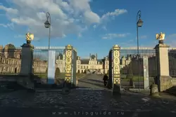Ворота Почетного двора, изготовленные Сильвером Миньоном в 1809-1810 — дворец Фонтенбло