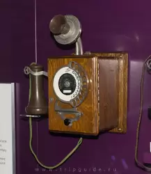 Stowger настенный телефон компании Automatic Electric, 1907 г. — пользователю надо было набрать 0, чтобы соединиться с оператором