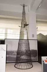 Модель Шаболовской телебашни в Москве, 1922 г. — дизайн башни основывался на гиперболоидной структуре из стальной решетки. Вещание с башни первых радио программ стало символом новой эры в СССР