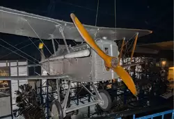 Истребитель S.E.5, производства Великобритания, 1917 г. — один из лучших в Первую мировую войну — прощал ошибки начинающих плотов, хорошо управлялся при пикировании