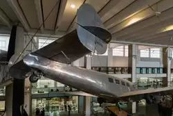 Самолет Lockheed Electra имел покрытие из алюминия, делавшее его более прочным, компактным и с лучшими аэродинамическими характеристиками