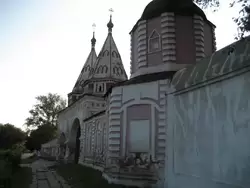 Святые ворота Ризоположенского монастыря в Суздале
