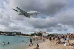Самолет Fokker 70 авиакомпании InselAir Aruba