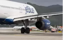 Самолет A320 авиакомпании JetBlue вылетает в Нью-Йорк, аэропорт JFK