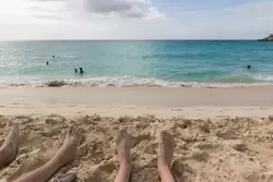 На пляже Махо намыли очень приятный песочек