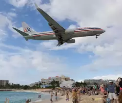 Самолет Boeing 737-823 авиакомпании American Airlines прилетел из Майами (MIA), бортовой номер N936AN