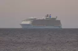 «Oasis of the Seas» Royal Caribbean на момент постройки в 2008 г. был самым большим пассажирским судном в мире