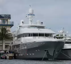 Супер яхта Chasseur 48.8 метров