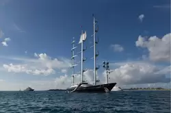 Парусная яхта «Мальтийский Сокол» («Maltese Falcon»)