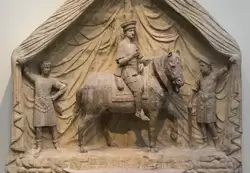 Памятник Спинетту Маласпине первоначально был ярко раскрашен и являлся кенотафом, то есть не содержал останков покойного