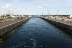 Северный (Большой) шлюз Северного морского канала в Нидерландах