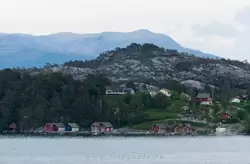 Поселок Тьёрегрува (Tjøregrova) на острове Юглю (Huglo)
