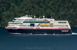 Корабль «Тролльфьорд» в Стурфьорде