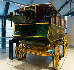 Омнибус (Omnibus) — в 1829 г. новый вид транспорта пришел на улицы Лондона. Джордж Шиллибеер скопировал идею и название в Париже