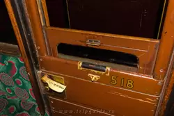 Дверь вагона метро Лондона 1900 года