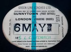 Именной месячный проездной на автобусы зеленой линии от Почтового офиса Саннитаун (Sunnytown) до Чаринг-Кросс (Charing Cross) действительный до 6 мая 1931 года, стоил 1 фунт 14 шиллингов и 6 пенсов