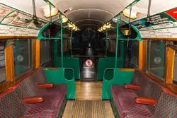 Поезд метро Лондона 1938-tube stock — данный поезд работал с 1940 по 1978, а последний поезд такого типа был снят с линии в 1988 г. за 6 недель до 50-летия