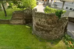 Остатки римской стены в Лондоне, 2-3 века (крепостная башня города Лондиниум)
