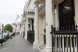 Площадь и сквер Белгравия (Belgrave) в Лондоне — место скопления посольств разных стран