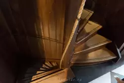 Деревянная винтовая лестница в доме Рембрандта