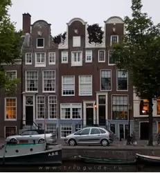 Дома на канале в Амстердаме