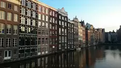 Дома в Амстердаме стоят в воде