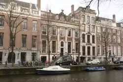 Дом с орлом (<span lang=nl>Herengracht 476</span>) в нём расположен Культурный фонд принца Бернхарда (отец королевы Беатрикс). Фонд спонсирует реставрацию памятников архитектуры, городской среды и современных художников