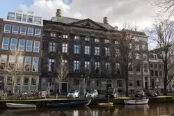 Триппенхьюс — один из самых роскошных домов в Амстердаме, который принадлежал торговцам — братьям Трипп