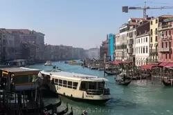 Водный трамвай Вапоретто в Венеции