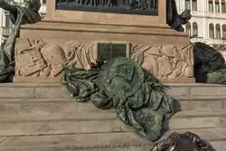 Символ Рима — Римская волчица у памятника Виктору Эммануилу II в Венеции