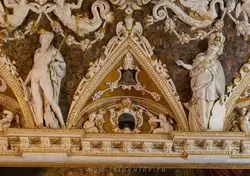 Зал четырёх дверей в Дворце дожей в Венеции